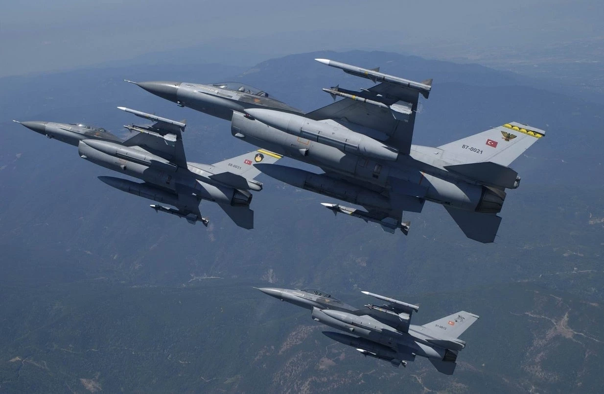 Τουρκική προκλητικότητα στο Αιγαίο: Στις 29 έφτασαν οι εναέριες παραβιάσεις σήμερα – Άμεση απάντηση Ελληνικών μαχητικών